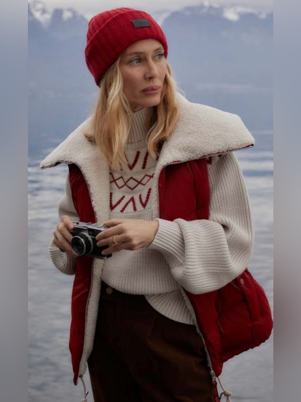 Varley Brock Puffer Gilet-Red Dahlia Quilted Vest with Cream Sherpa Lining